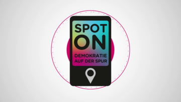 Grafik mit Text Spot on - Demokratie auf der Spur